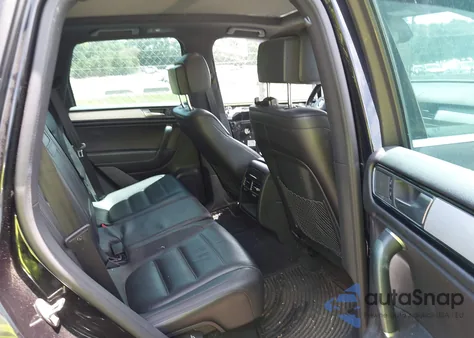 2017 Volkswagen Touareg V6 Wolfsburg Edition z USA, uszkodzony, nr VIN WVGRF7BP9HD001737